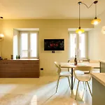 Romeo Design In Piazza Malvezzi *