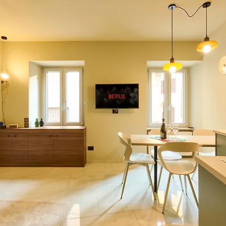 Romeo Design In Piazza Malvezzi *